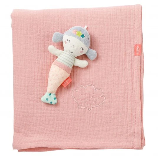 Baby Fehn 2-tlg. Set Kuscheldecke Musselin + Greifling Meerjungfrau 135 x 100 cm - Meereskinder 1 Baby Fehn 2-tlg. Set Kuscheldecke Musselin + Greifling Meerjungfrau 135 x 100 cm - Meereskinder