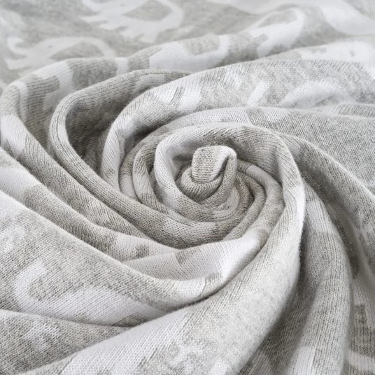 Fillikid Baumwolldecke 75 x 100 cm - Elefanten - Grau Weiß 4 Fillikid Baumwolldecke 75 x 100 cm - Elefanten - Grau Weiß – Bild 4