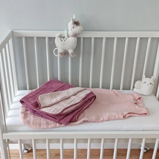 Makian Wende-Kuscheldecke / Babydecke Mull 4-lagig 70 x 100 cm - Orchidee Puder 6 Makian Wende-Kuscheldecke / Babydecke Mull 4-lagig 70 x 100 cm - Orchidee Puder – Bild 6