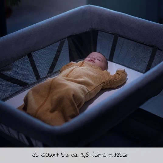Maxi-Cosi 3 in 1 Reisebett Swift Reisebett, Beistellbett, Laufstall mit Matratze & Tragetasche nur 7 kg - Beyond Graphite - Kollektion 2022 4 Maxi-Cosi 3 in 1 Reisebett Swift Reisebett, Beistellbett, Laufstall mit Matratze & Tragetasche nur 7 kg - Beyond Graphite - Kollektion 2022 – Bild 4