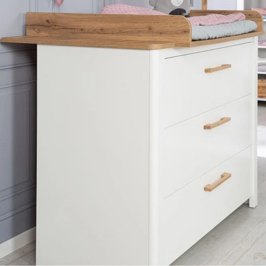 Roba Kinderzimmer Ava mit 3-türigem Schrank, Bett, breiter Wickelkommode - Weiß 5 Roba Kinderzimmer Ava mit 3-türigem Schrank, Bett, breiter Wickelkommode - Weiß – Bild 5