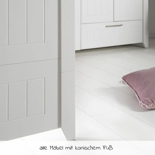 Roba Kinderzimmer Helene mit 3-türigem Schrank, Bett, breiter Wickelkommode - Lichtgrau 6 Roba Kinderzimmer Helene mit 3-türigem Schrank, Bett, breiter Wickelkommode - Lichtgrau – Bild 6